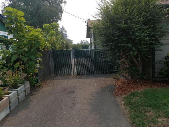 215 NE Outlook Ave, Grants Pass, OR 97526